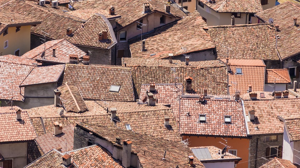 Jak dbać o dach domu?