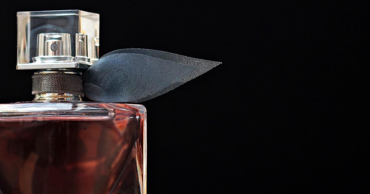Pięć popularnych marek oferujących perfumy