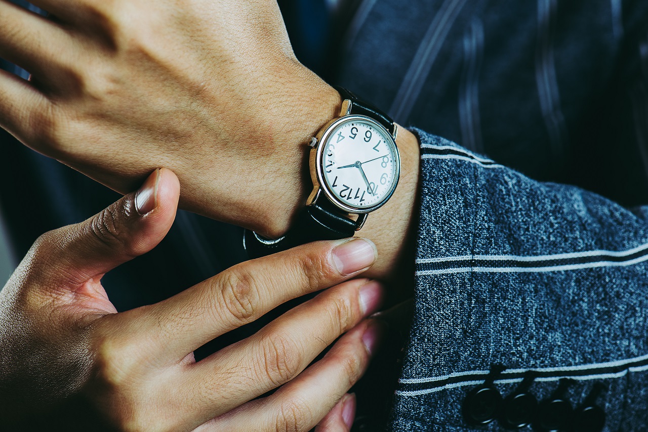 Zegarek – prosty sposób na nadanie stylizacji eleganckiego charakteru