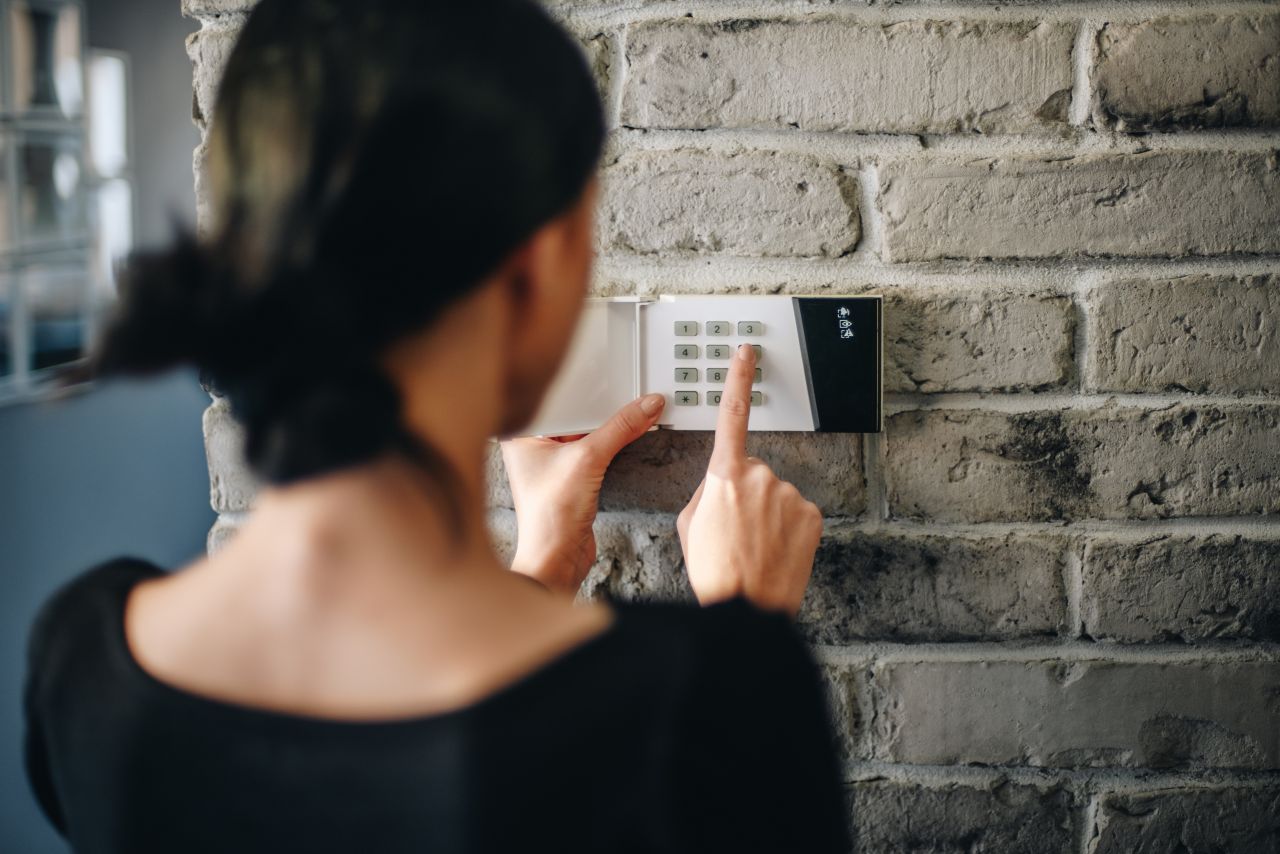 Dlaczego warto się zdecydować na dobry system alarmowy w domu?