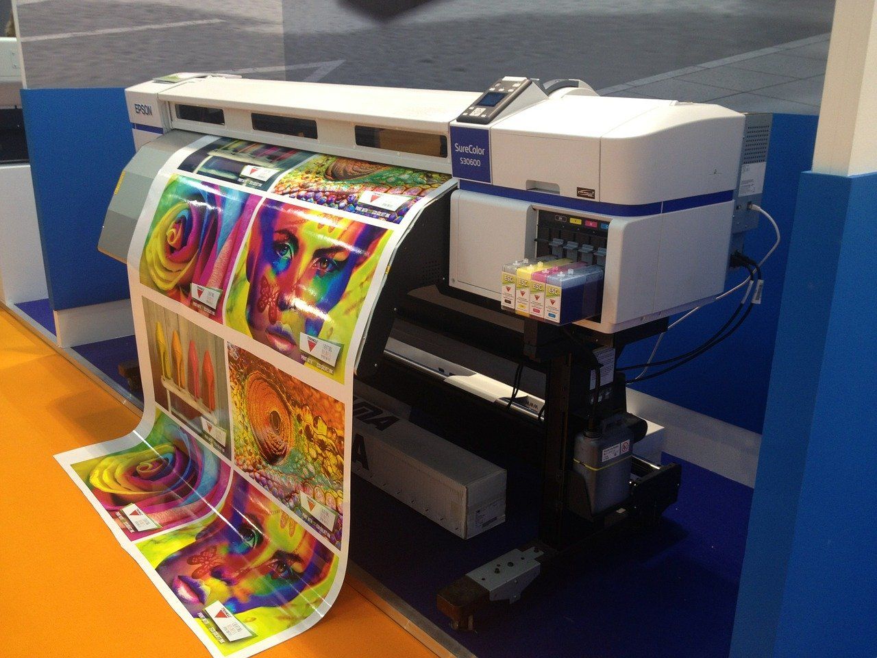 W jakim zakresie drukarnia może pomóc w działaniach firm?