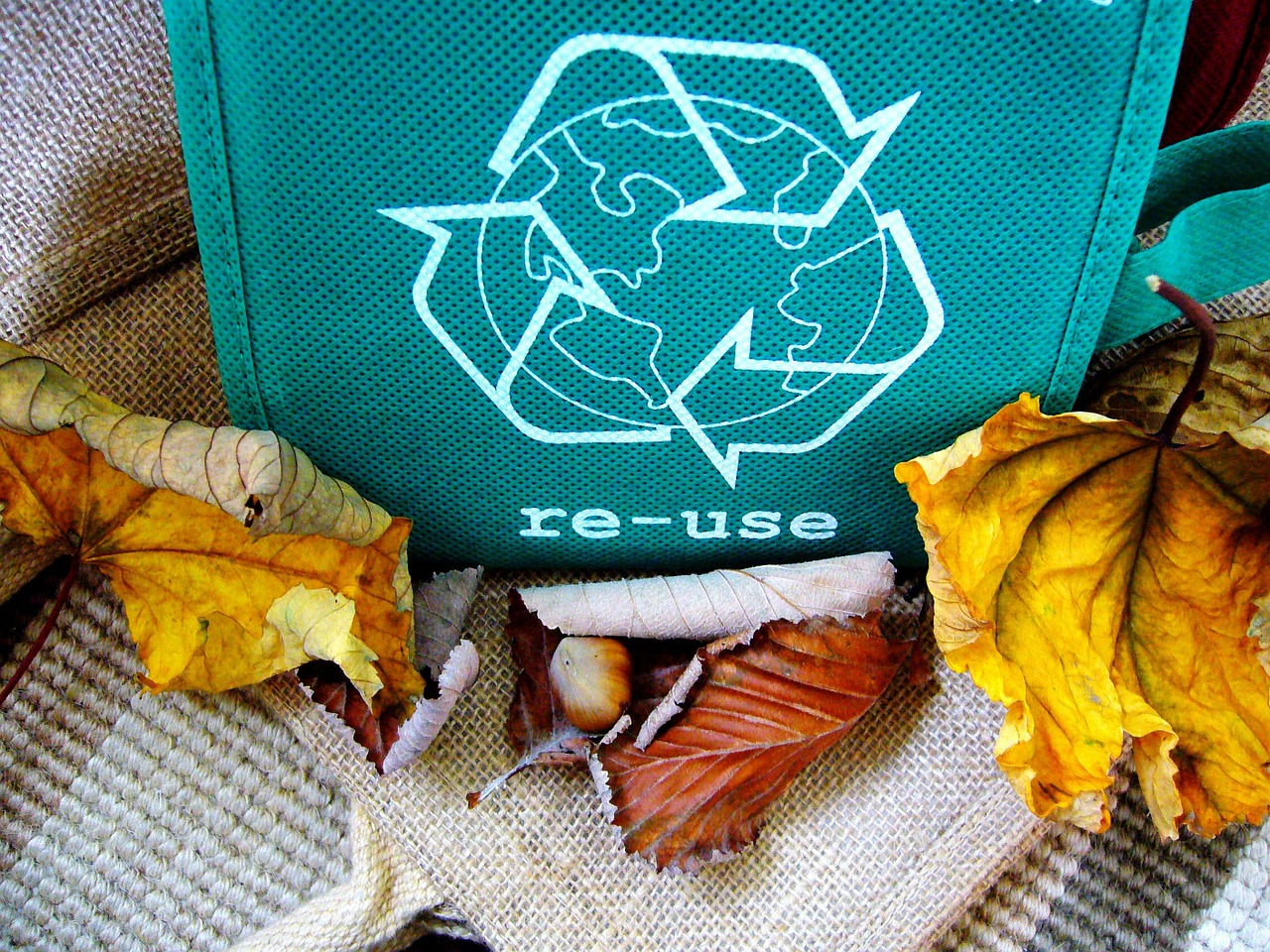 Upcykling – czym jest i jakimi cechami różni się od recyklingu