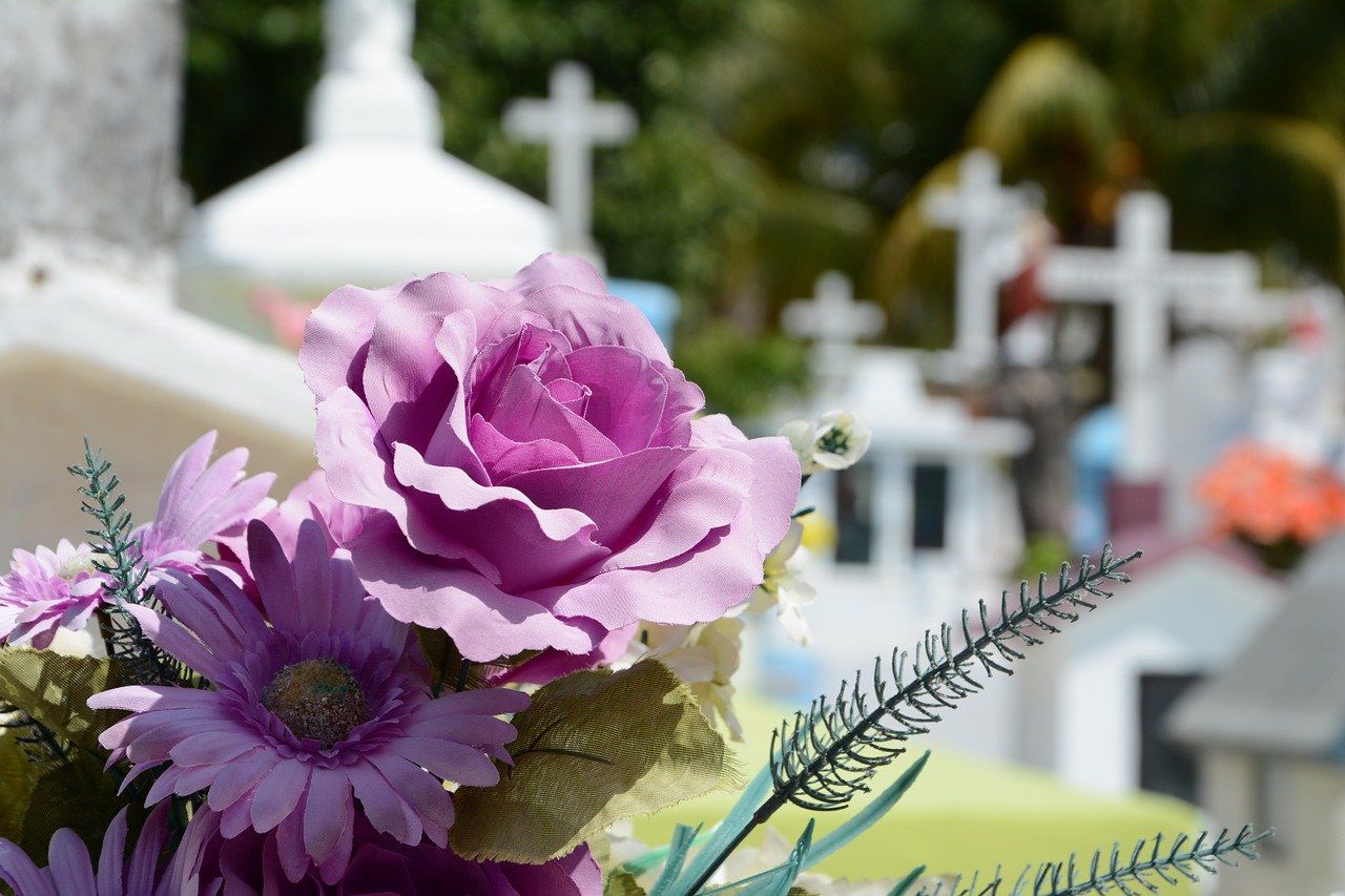 Dlaczego warto się zdecydować na usługi domu pogrzebowego?