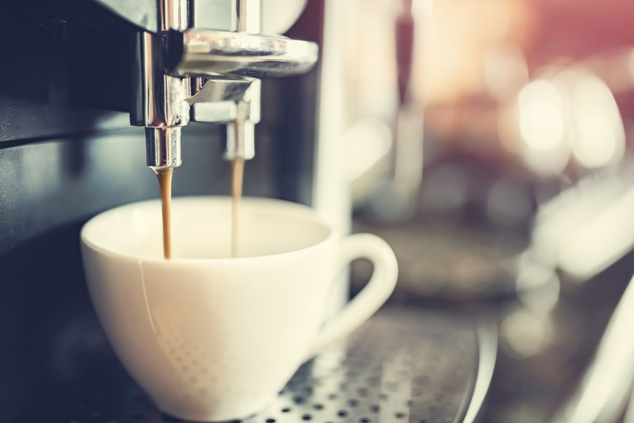 Jak przygotować kawę w ekspresie ciśnieniowym?
